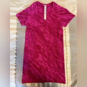 Swiftly Lululemon Pink Patterned T-Shirt